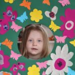 Dzieci w kwiatowej fotobudce