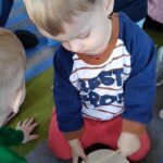 Dzieci poznają instrumenty muzyczne