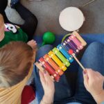 Dzieci poznają instrumenty muzyczne